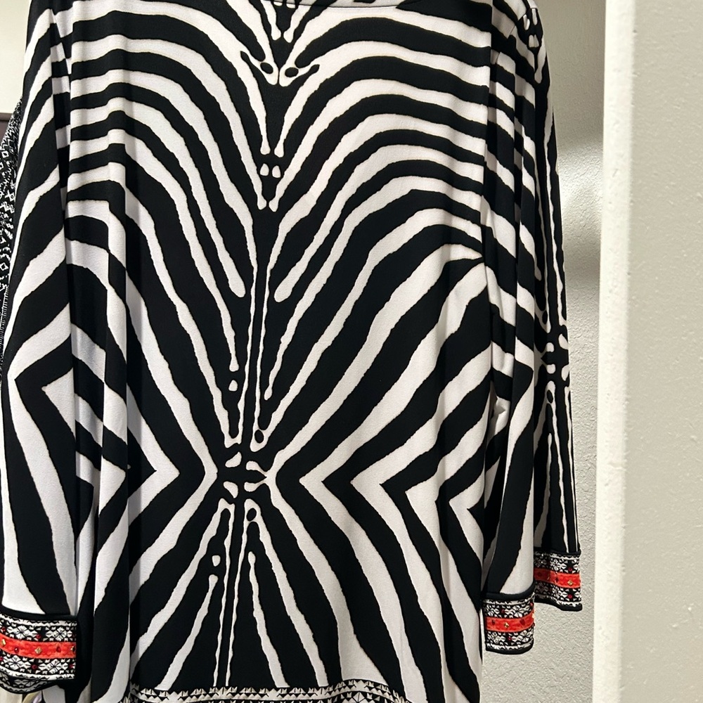 JM Blouse - Picture 6 of 6